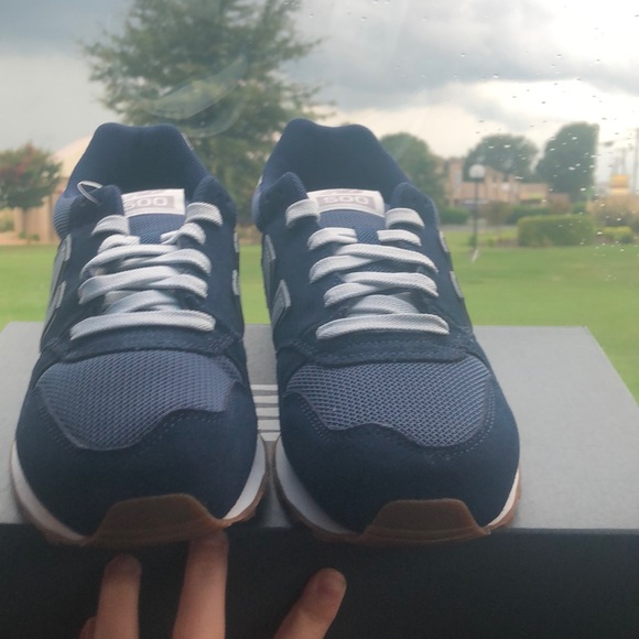 New Balance tennis shoes - Picture 1 of 3